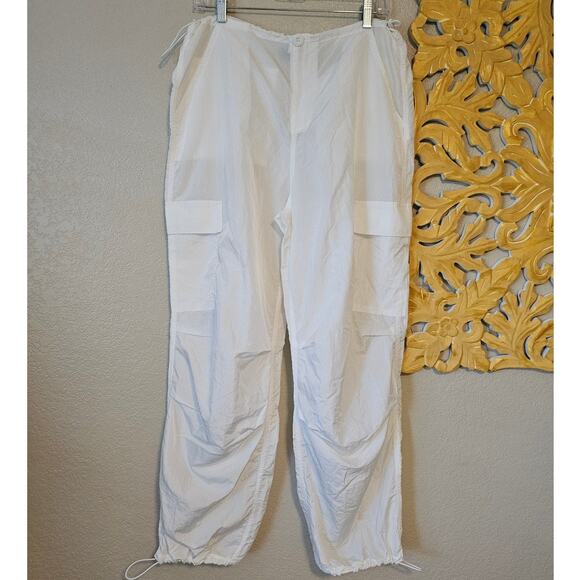 White Fox Boutique Be The Moment Cargo Pants in White, Small - Picture 1 of 8
